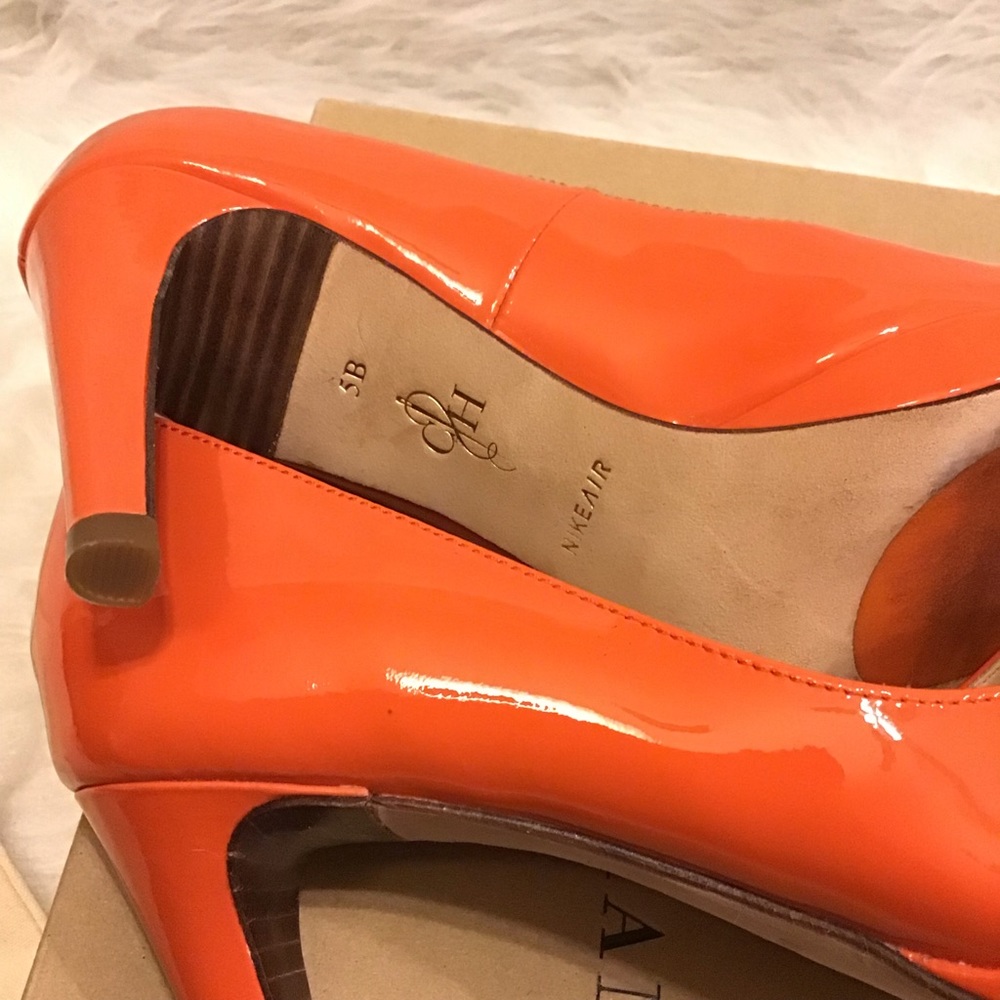 COLE HAAN | Patent Leather Chelsea Heels - Picture 5 of 5